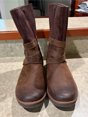 UGG Lorna Waterproof Boots Size 10